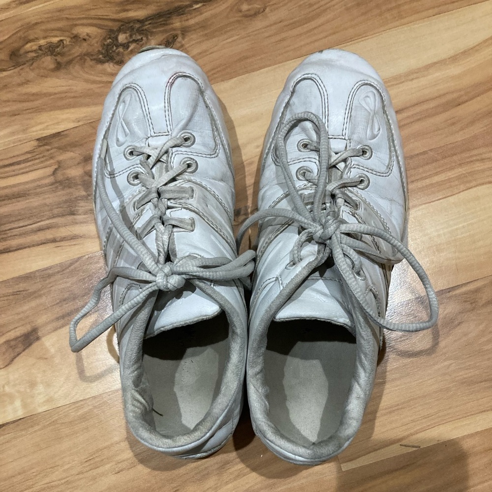 nfinity cheer shoes size 8.5